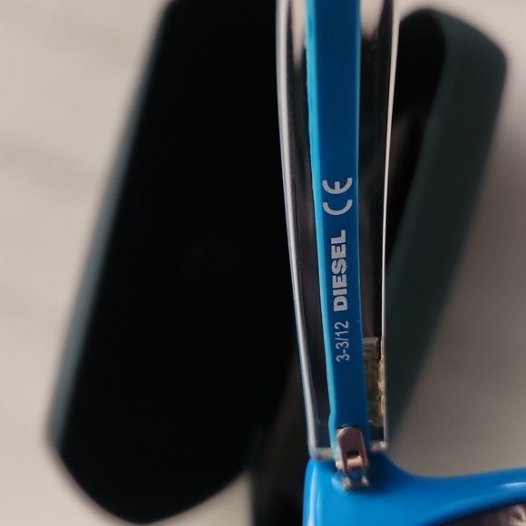 Diesel "piercings" design wayfarer sunglasses  Turquoise Ocean blue - Picture 5 of 6